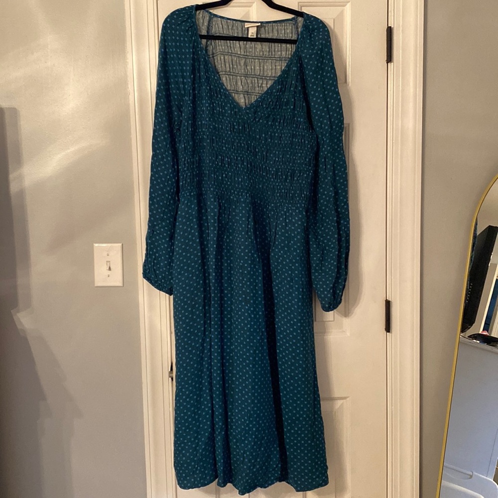 Emerald green ruched midi dress